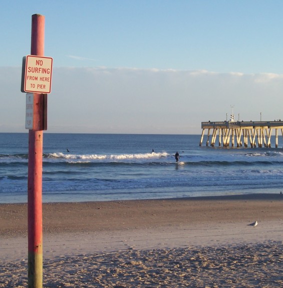  So why even have the sign? (For the Summer tourist crowd, no doubt.)